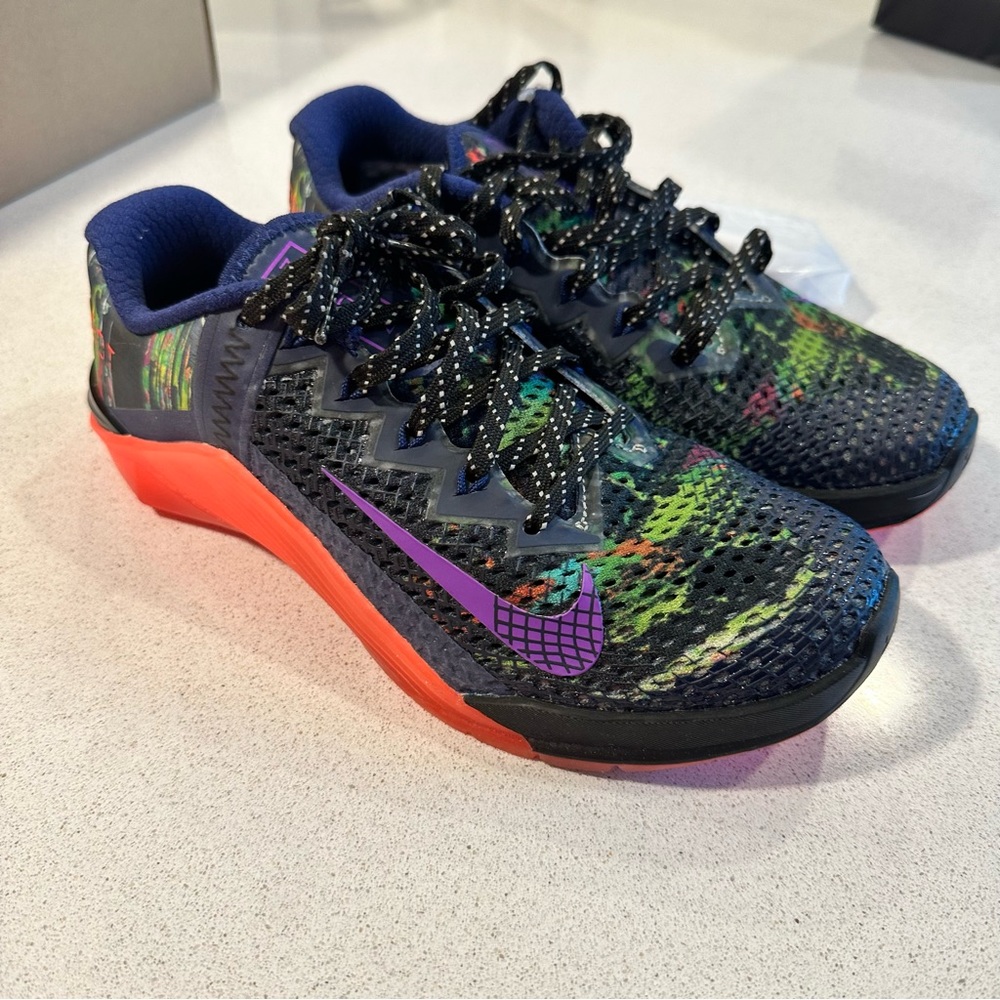 Women’s Nike Metcon 6 AMP size 6